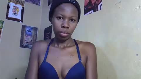 Snapshot of gianna_012 chatting on 04-16-26, 06:25 ENNY online show from 04-16-26, 06:25