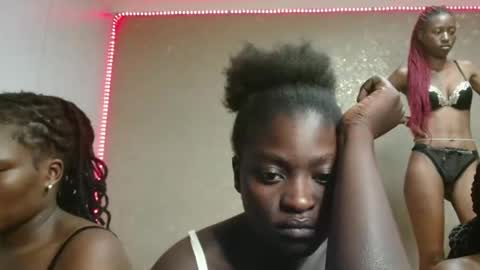 Snapshot of gianna_jaycee chatting on 11-23-25, 05:02 Gianna online show from 11-23-25, 05:02