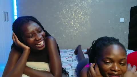 Snapshot of gianna_jaycee chatting on 11-28-25, 03:42 Gianna online show from 11-28-25, 03:42