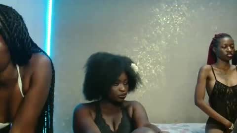 Snapshot of gianna_jaycee chatting on 11-28-25, 03:58 Gianna online show from 11-28-25, 03:58