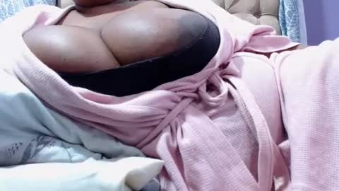 Snapshot of gianttitts chatting on 02-24-25, 07:33 gianttitts online show from 02-24-25, 07:33