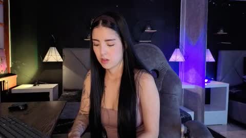 Gia online show from 11-19-25, 02:28