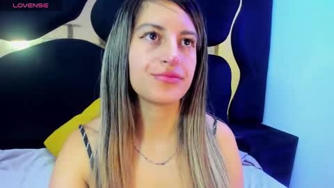 Snapshot of giaroussel chatting on 11-02-25, 04:42 GiaRoussel online show from 11-02-25, 04:42