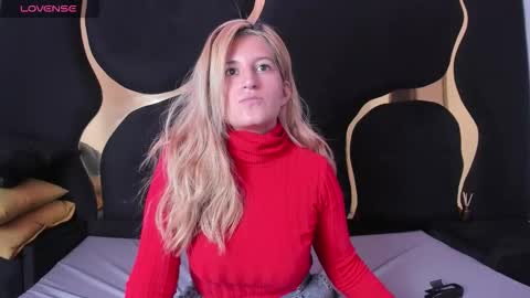 Snapshot of giaroussel chatting on 02-04-26, 04:35 GiaRoussel online show from 02-04-26, 04:35