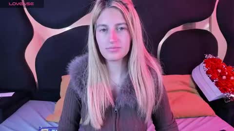 Snapshot of giaroussel chatting on 02-14-26, 03:42 GiaRoussel online show from 02-14-26, 03:42