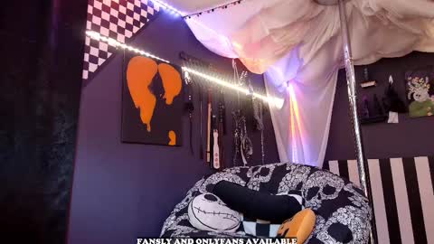 Snapshot of gigglemethis22 chatting on 02-17-26, 09:21 Giggles online show from 02-17-26, 09:21