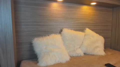 gigi wilden online show from 10-04-25, 01:42