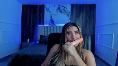 Gigi Doll online show from 01-22-25, 05:17