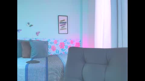 Snapshot of gigimiler8 chatting on 11-06-25, 08:43 Sharlotte online show from 11-06-25, 08:43