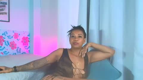 Snapshot of gigimiler8 chatting on 11-25-25, 09:48 Sharlotte online show from 11-25-25, 09:48