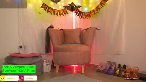 Snapshot of giiadior1 chatting on 10-29-25, 12:07 GiiaDior online show from 10-29-25, 12:07