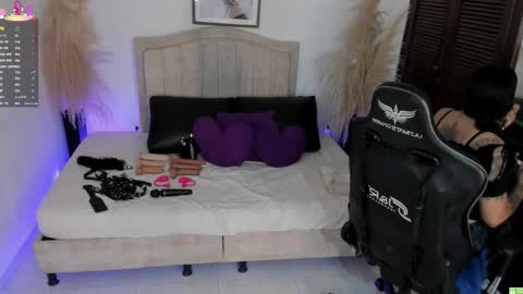 Snapshot of giiny_ chatting on 12-19-25, 01:34 pamela online show from 12-19-25, 01:34