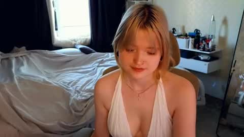Snapshot of gimmergirls_ chatting on 07-05-26, 04:19 Klara online show from 07-05-26, 04:19