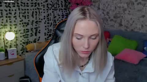 Snapshot of gina_lovelyy chatting on 05-26-26, 01:23 Gina online show from 05-26-26, 01:23