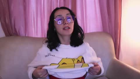 Snapshot of ginevra_esposito chatting on 06-17-26, 12:18 Ginn online show from 06-17-26, 12:18