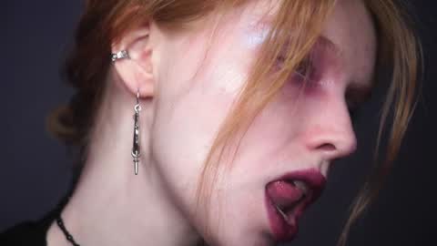        im expecting 350 thumbs up on my altar   online show from 02-03-25, 10:11