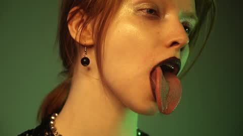        im expecting 350 thumbs up on my altar   online show from 02-26-25, 01:11