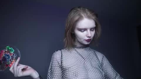        im expecting 350 thumbs up on my altar   online show from 02-26-25, 10:09