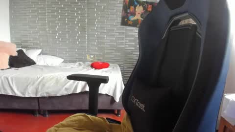 Snapshot of ginger_sweetty chatting on 04-24-26, 09:39 Ginger online show from 04-24-26, 09:39