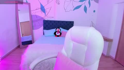 Snapshot of gio_palacios chatting on 12-18-24, 02:06 Gio online show from 12-18-24, 02:06