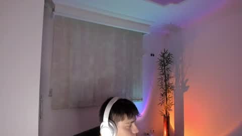 Snapshot of gio_russo chatting on 06-12-26, 12:31 GioRusso online show from 06-12-26, 12:31