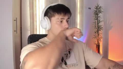 Snapshot of gio_russo chatting on 06-13-26, 06:39 GioRusso online show from 06-13-26, 06:39