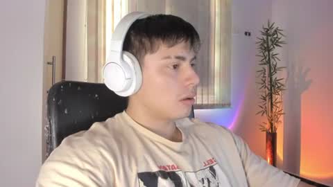 Snapshot of gio_russo chatting on 06-14-26, 07:16 GioRusso online show from 06-14-26, 07:16