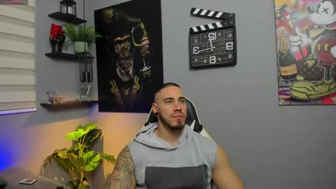 Snapshot of giorgio_leone2 chatting on 12-21-24, 02:19 Giorgio leone online show from 12-21-24, 02:19