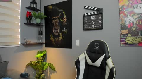 Snapshot of giorgio_leone2 chatting on 12-29-24, 04:40 Giorgio leone online show from 12-29-24, 04:40