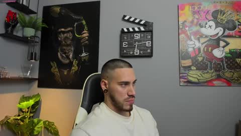 Snapshot of giorgio_leone2 chatting on 01-15-25, 01:12 Giorgio leone online show from 01-15-25, 01:12