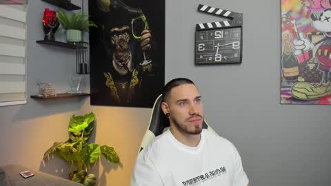 Snapshot of giorgio_leone2 chatting on 01-23-25, 12:35 Giorgio leone online show from 01-23-25, 12:35