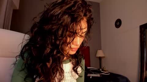 Snapshot of giovanna_oliveira chatting on 02-27-26, 06:13 Giovanna online show from 02-27-26, 06:13