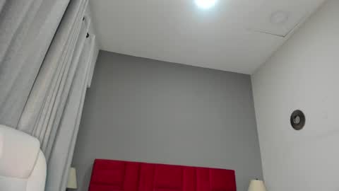 Snapshot of giovanna_oliveira chatting on 05-16-26, 05:37 Giovanna online show from 05-16-26, 05:37