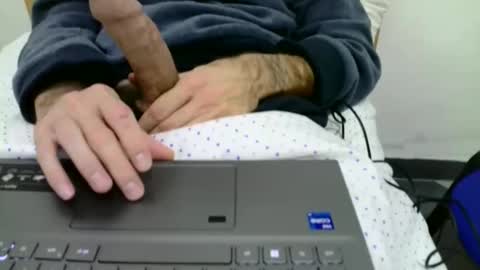 Snapshot of giovet chatting on 10-24-25, 08:38 giovet online show from 10-24-25, 08:38