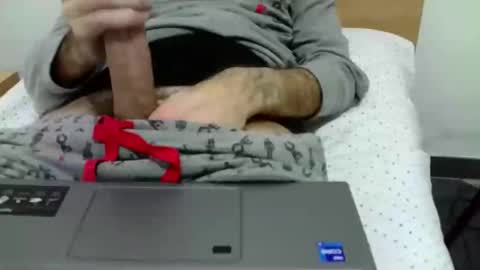 Snapshot of giovet chatting on 11-17-25, 10:04 giovet online show from 11-17-25, 10:04