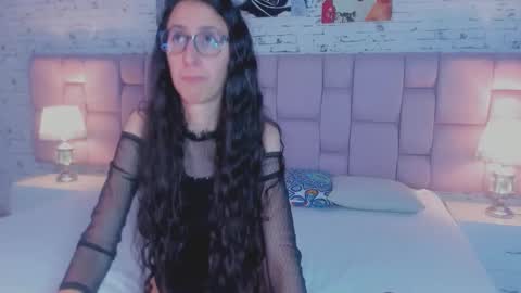 Snapshot of girafmusic chatting on 11-14-25, 01:32 GirafMusic online show from 11-14-25, 01:32