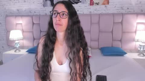 Snapshot of girafmusic chatting on 11-19-25, 01:11 GirafMusic online show from 11-19-25, 01:11