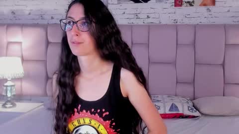 Snapshot of girafmusic chatting on 11-20-25, 01:11 GirafMusic online show from 11-20-25, 01:11