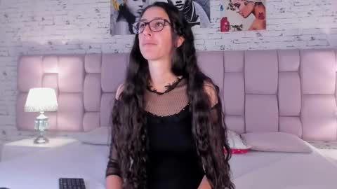 Snapshot of girafmusic chatting on 11-21-25, 01:10 GirafMusic online show from 11-21-25, 01:10