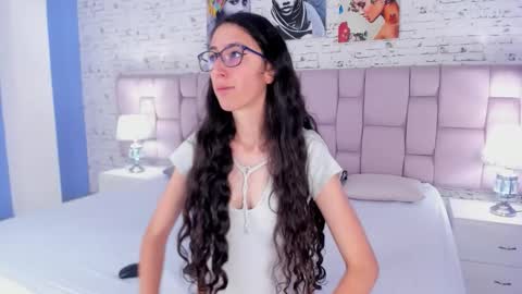 Snapshot of girafmusic chatting on 12-02-25, 12:54 GirafMusic online show from 12-02-25, 12:54