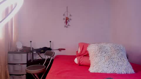 Girasol Walton online show from 02-05-25, 01:00