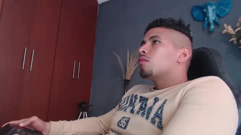 piggy boy online show from 12-29-24, 03:57