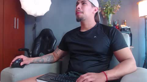 piggy boy online show from 10-25-25, 04:13