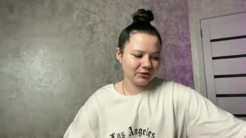 Snapshot of girl_cute07 chatting on 06-18-26, 10:58 girl_cute07 online show from 06-18-26, 10:58
