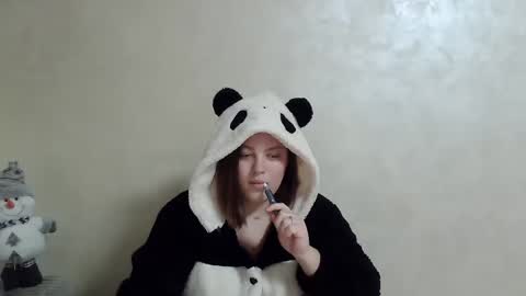 Snapshot of girl_leya chatting on 12-03-24, 11:13 girl_leya online show from 12-03-24, 11:13