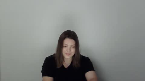 Snapshot of girl_leya chatting on 10-11-25, 07:23 girl_leya online show from 10-11-25, 07:23