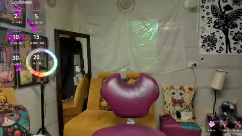 girl_luna_ online show from 09-18-25, 11:29
