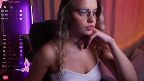 Snapshot of girl_peach_ chatting on 12-01-24, 09:26 Kate online show from 12-01-24, 09:26