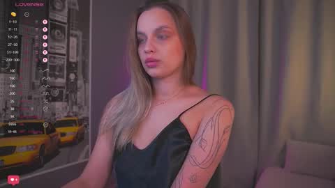 Snapshot of girl_peach_ chatting on 11-28-25, 07:27 Kate online show from 11-28-25, 07:27