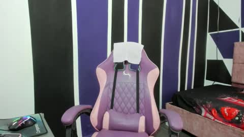 Snapshot of girl_princess18 chatting on 12-15-25, 07:18 girl_princess18 online show from 12-15-25, 07:18